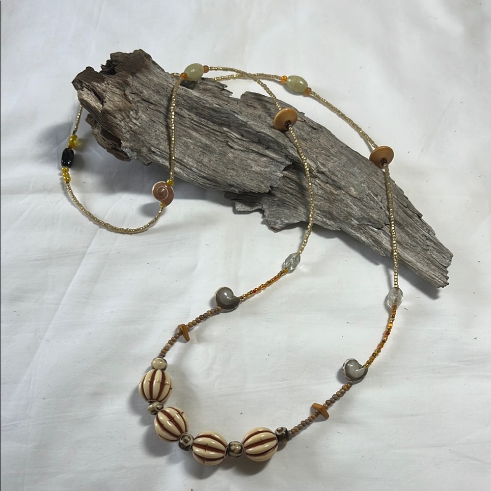 Elegant Beaded Necklace in Gold and Brown